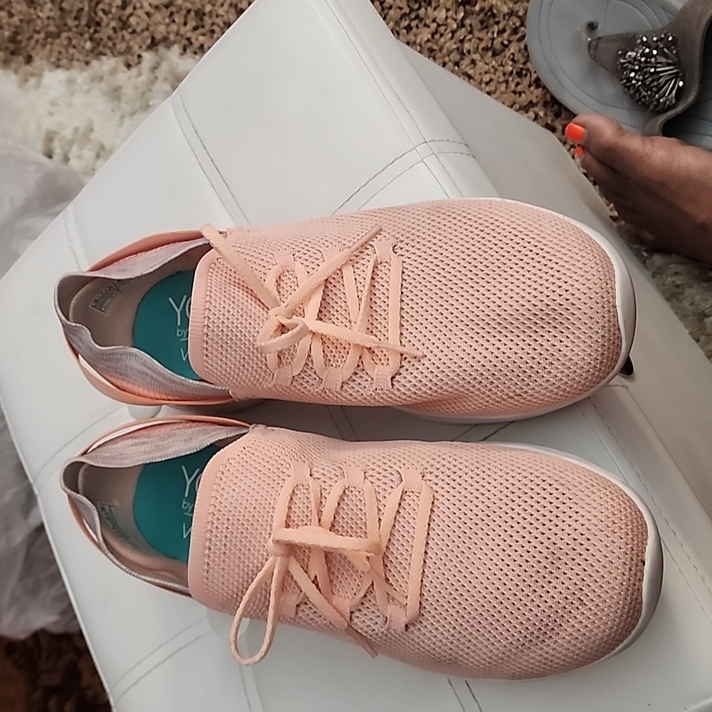 Women's shoes